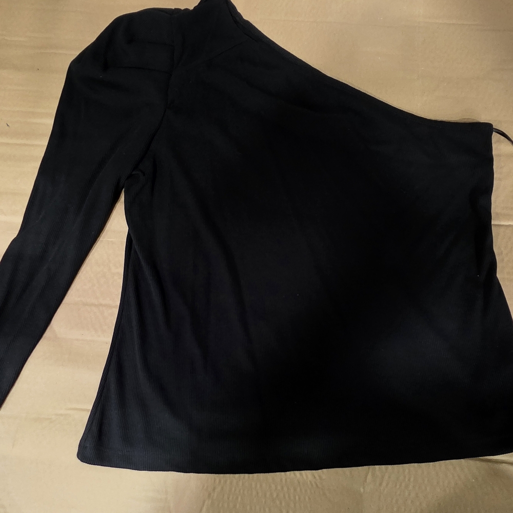 🖤Who What Wear Black One-Shoulder Blouse🖤
